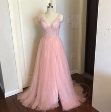 Load image into Gallery viewer, Beading Prom Dresses 2019 V neck Pink High Split Tulle Sweep Train Sleeveless Evening Gown A-line Lace Up Backless Vestido De